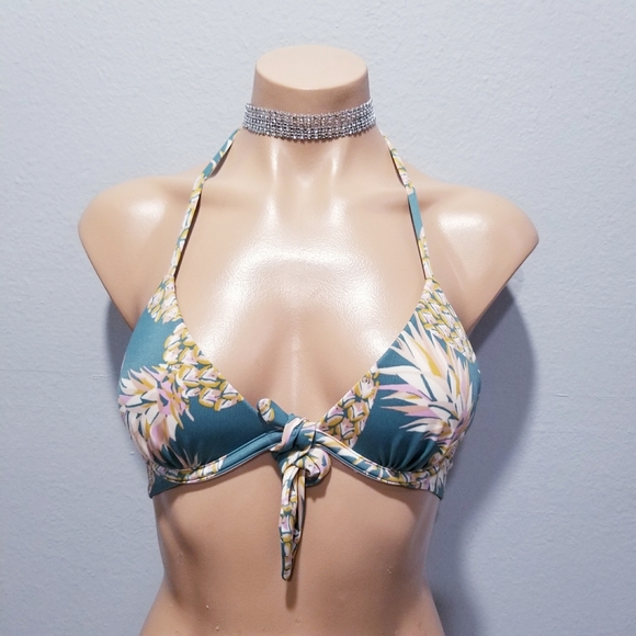 Shade & Shore Other - NEW Shade & Shore halter bikini swim top 32B